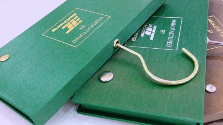 জলপ্রপাত পর্দা নমুনা হ্যাঙ্গার